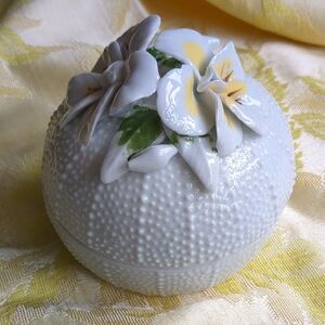 Beautiful Porcelain Floral Decorative Box